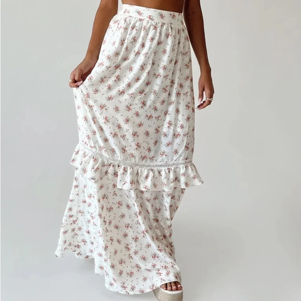Princess Polly White Maxi Skirt with Pink Floral Print - Picture 4 of 4